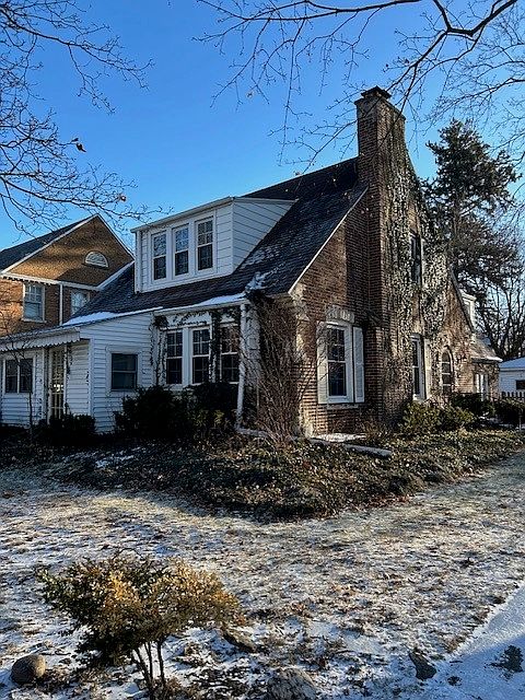 2nd image of 6643 N Leoti Ave