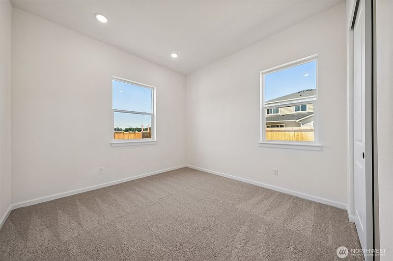 4th image of 936 Lucas Avenue #20