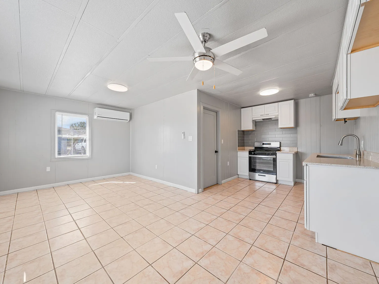 2 bed, 400 sqft, $1,000 — Photo 4