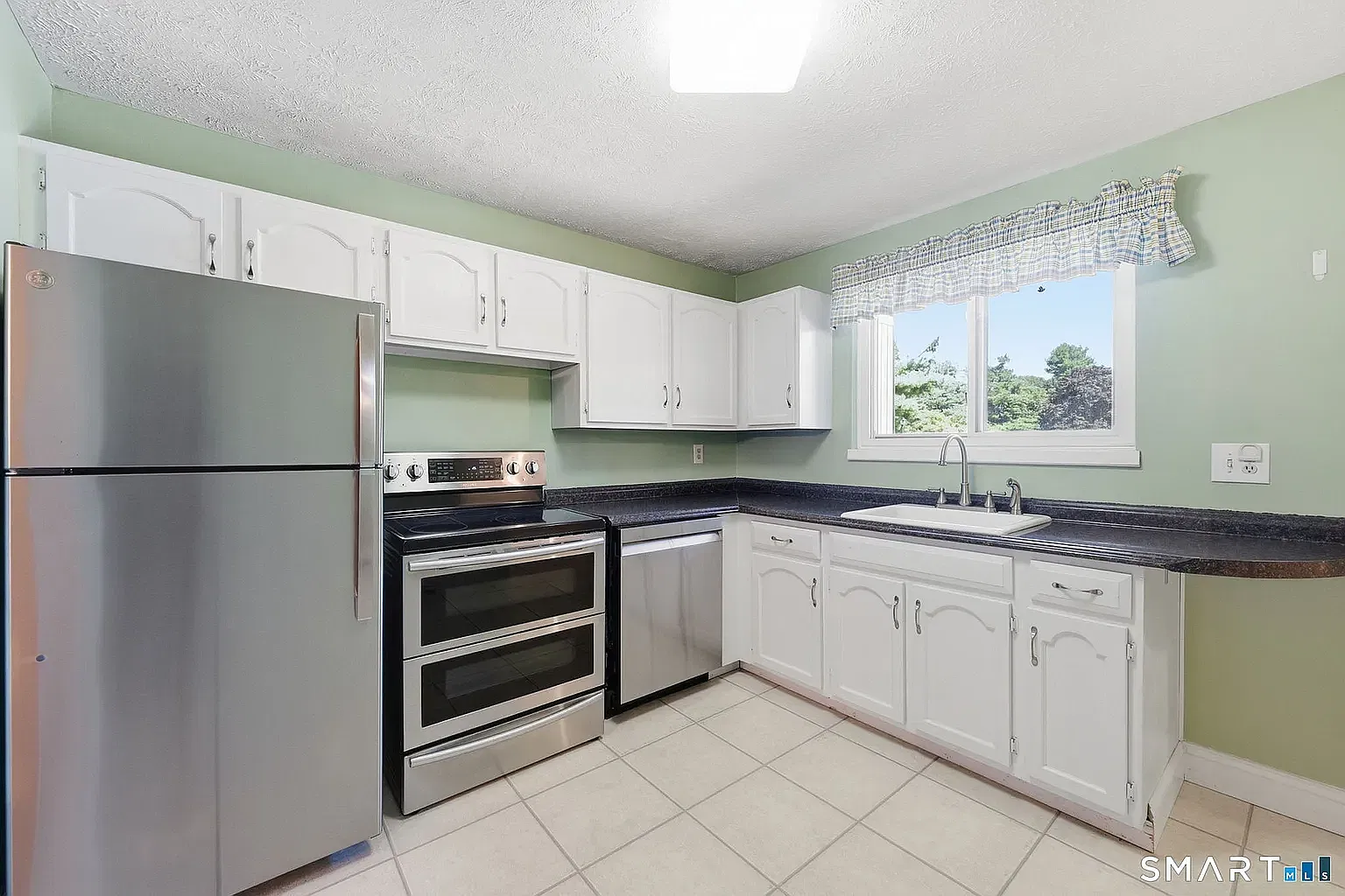 2 bed, 1.5 bath, 1457 sqft, $2,350 — Photo 4