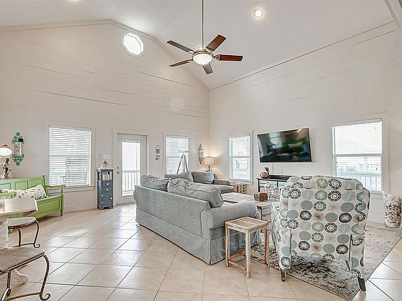 5th image of 2788 Gulfview Ln