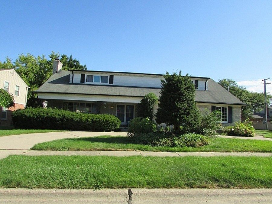 1st image of 686 Woods Ln