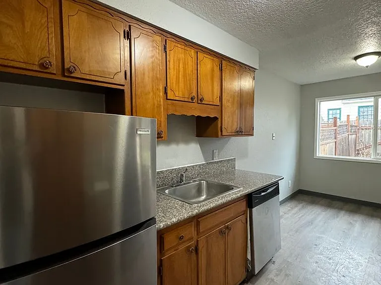 15220 SE Stark St #1-21 — Photo 36