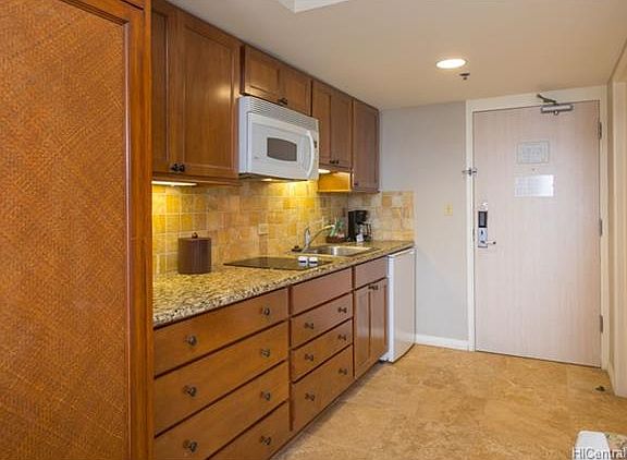 5th image of 2045 Kalakaua Ave APT 1214