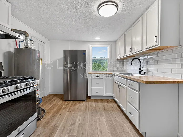 44 Holbert Ave — Photo 16