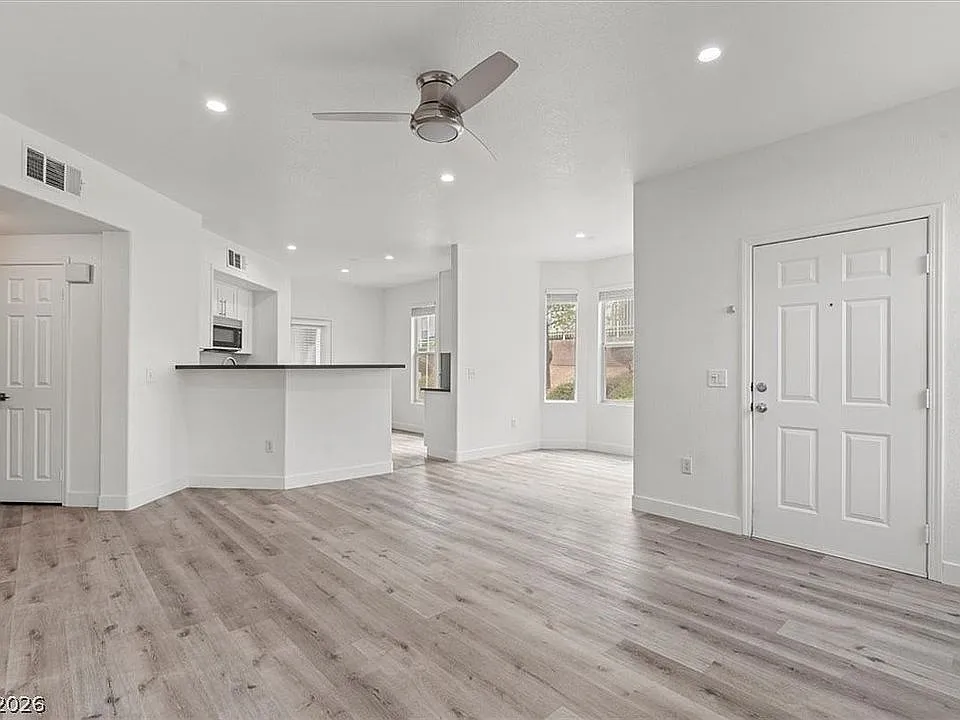 2 bed, 1194 sqft, $1,950 — Photo 4