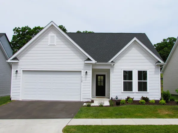 2148 Kings Walk Dr NE, Roanoke, VA 24012