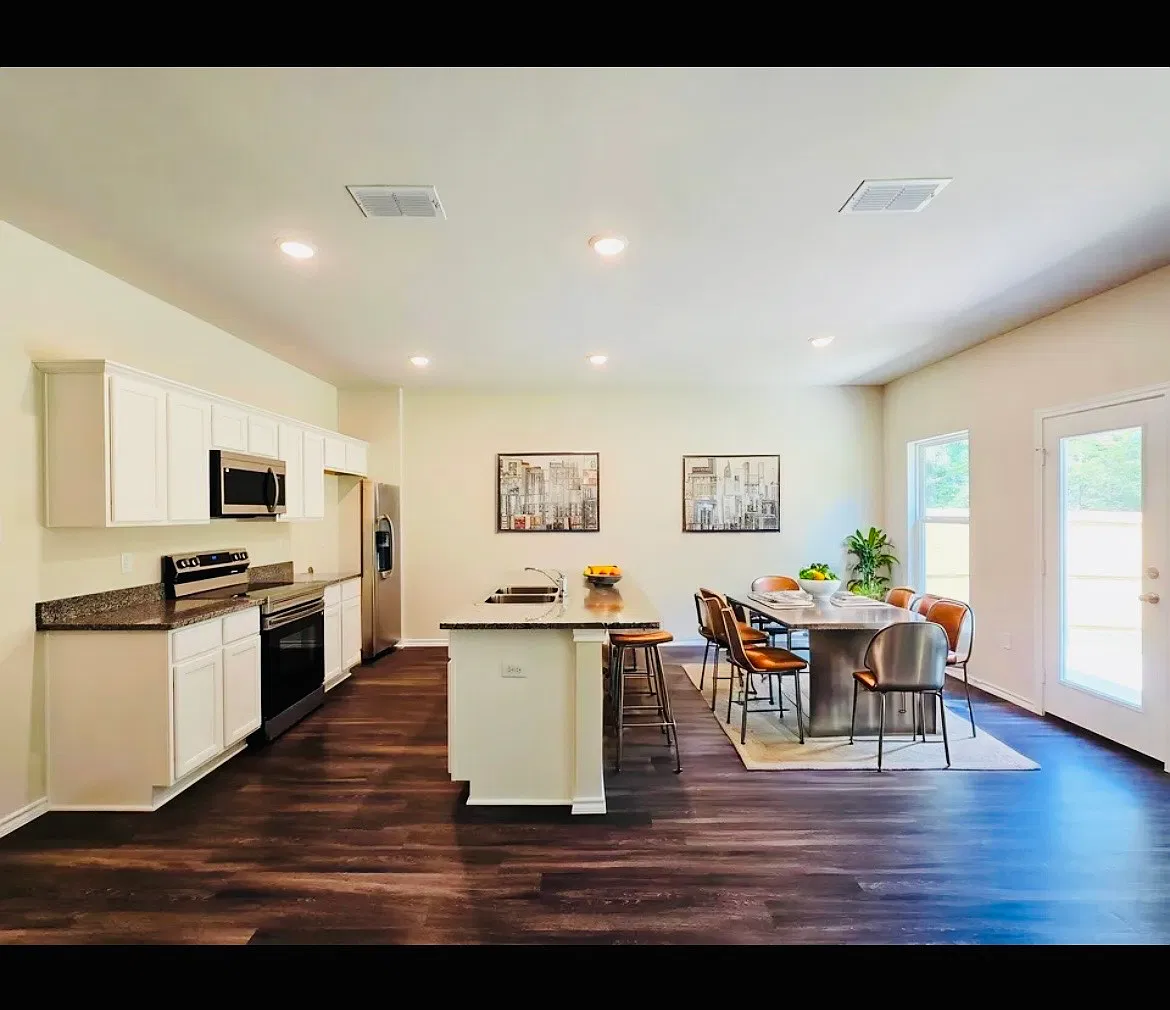 3 bed, 1234 sqft, $2,199 — Photo 3