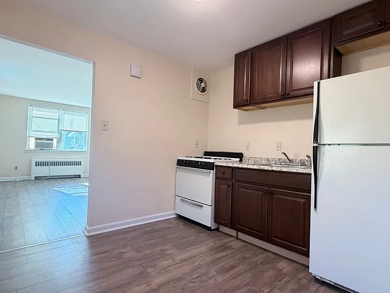 1115 Faunce St #1 — Photo 7