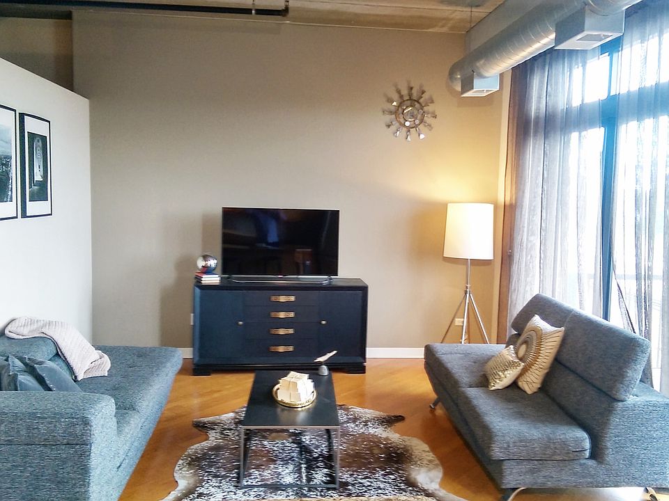 1st image of 833 W 15th Pl Unit 411