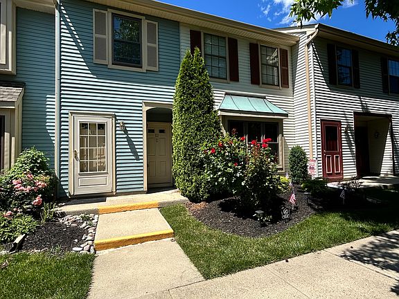 2nd image of 12 Wyndham Pl #12