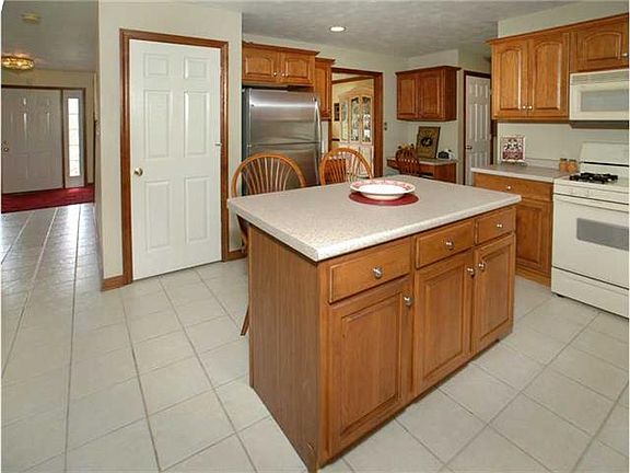 5th image of 744 Muirfield Dr