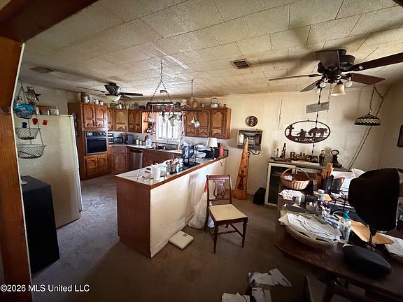 3rd image of 1349 Wellman Dr SE