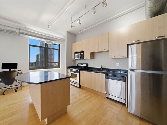 5th image of 212 E Cullerton St APT 1004