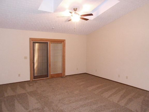 4th image of 3262 Gurtis Dr