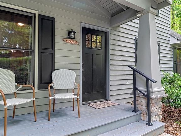 4th image of 1083 Mountain Oak Rd