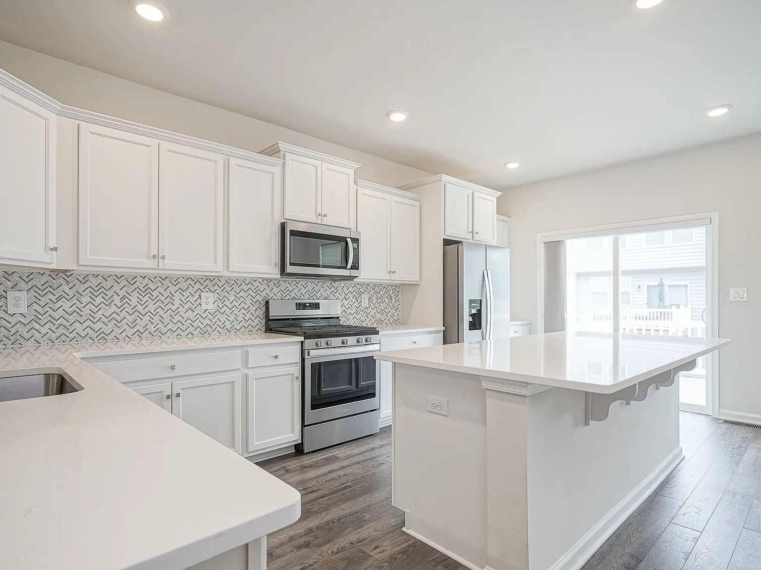 3 bed, 3.5 bath, 2254 sqft, $3,450 — Photo 4