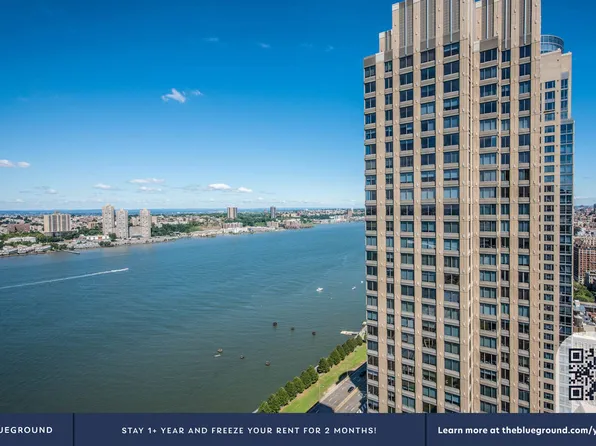 180 Riverside Boulevard image 23 of 31