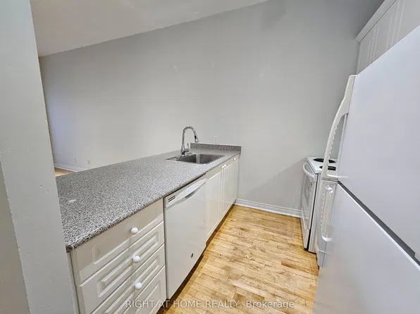524 Yonge St, Toronto, ON