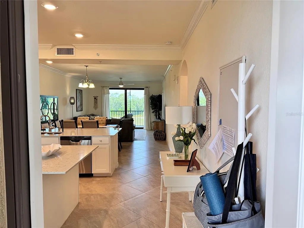 2 bed, 2.0 bath, 1121 sqft, $2,500 — Photo 2