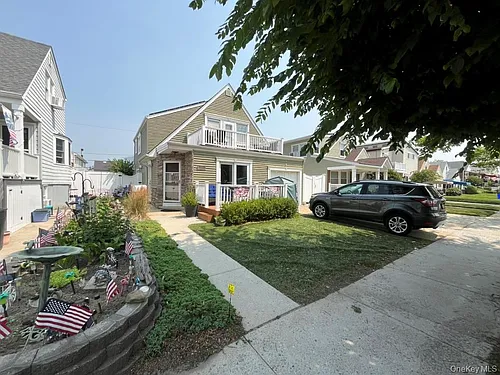 551 W Walnut St #UPPER Photo 1