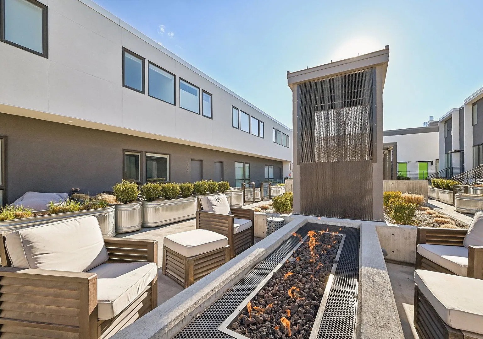 2BR/2.5BA Condo in Central Ninth | Mountain Views, Solar & Walk to Everything — Photo 4