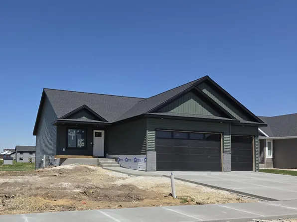 2110 Douglas Trail Dr SE, Pine Island, MN 55963
