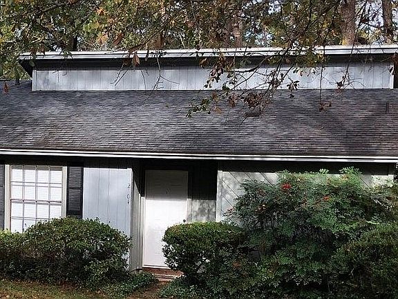 2nd image of 2104 Corinne St
