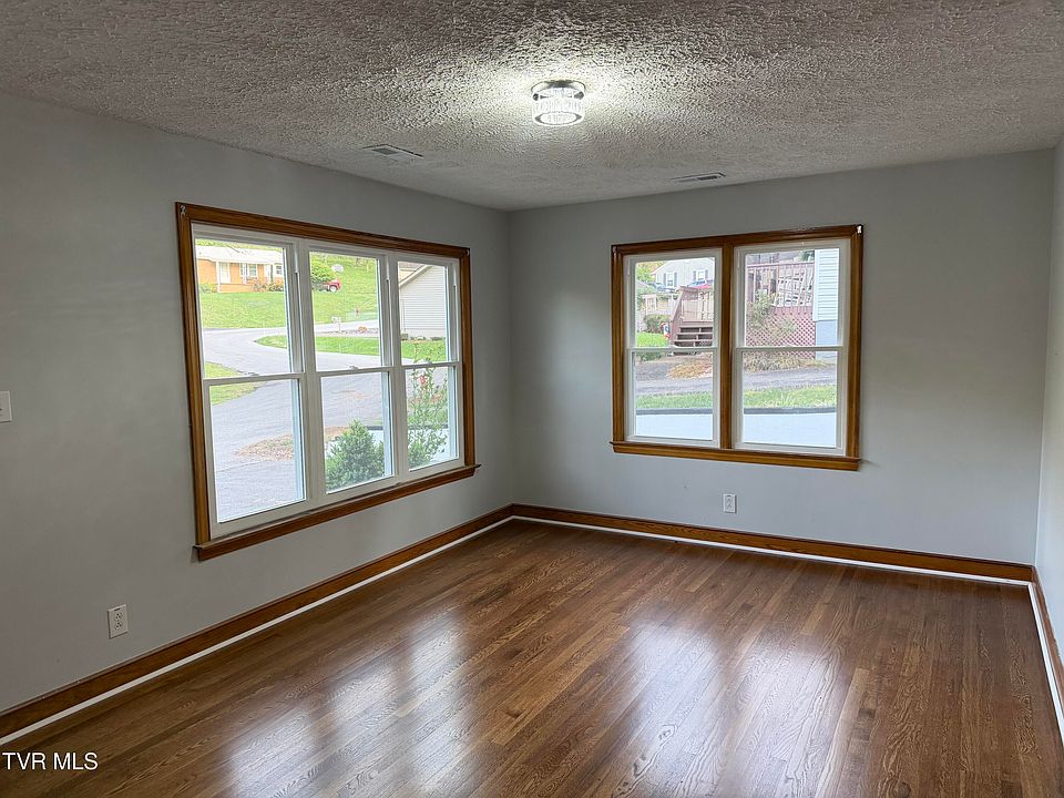 2nd image of 2324 Amy Ave