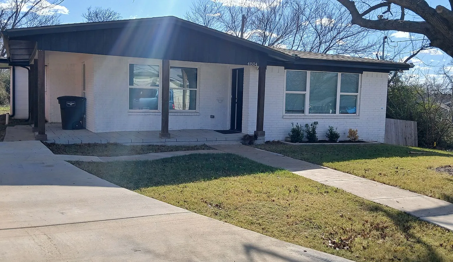 3-Bedroom, 2 Bath Single Home for Rent in Fort Worth, TX | Cozy fireplace & Modern Kitchen — Photo 1