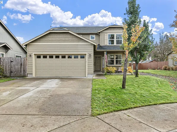 131 Taylor Pl, Cottage Grove, OR 97424