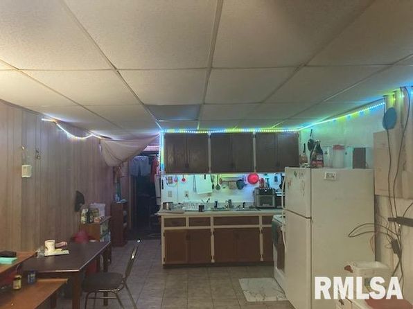 102 W 3rd St, Ina, IL 62846