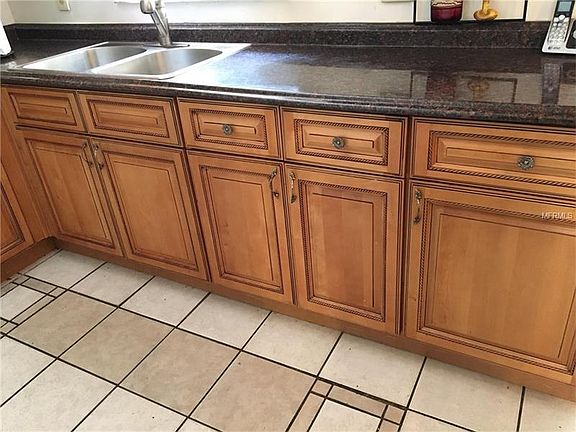 4th image of 744 Meadowlark Ct