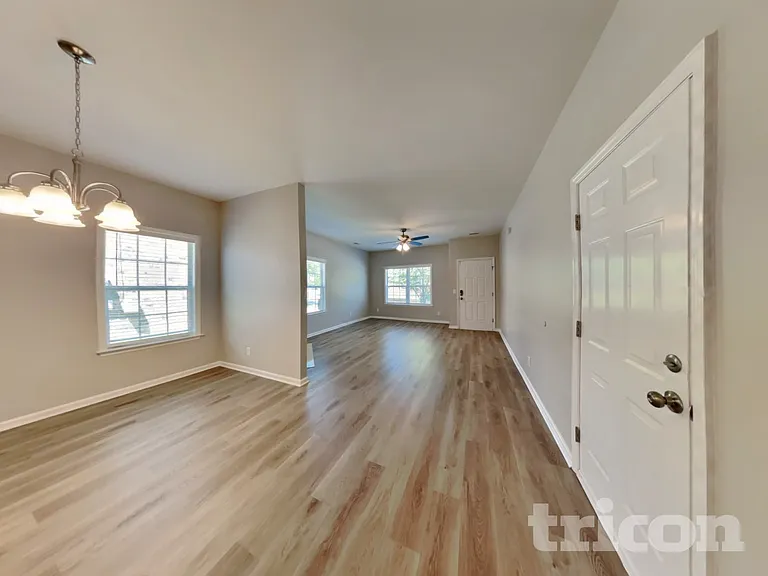 1529 Bending River Dr — Photo 4