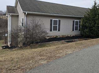 21 Little Oak Rd, Leicester, NC 28748