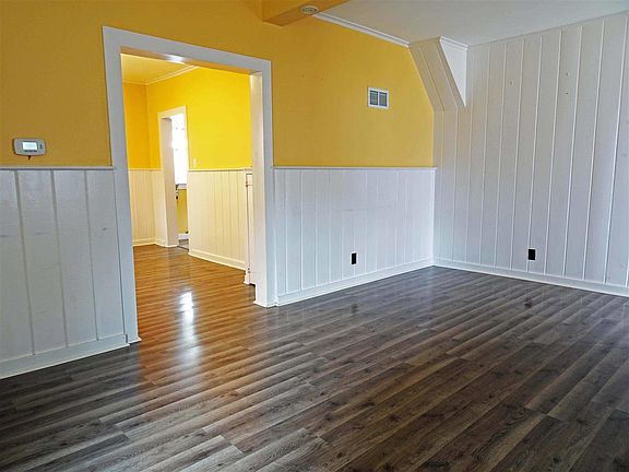 4th image of 1327 Fairview Ave