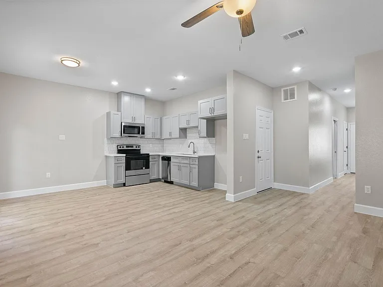 5423 Bacher St #B — Photo 10