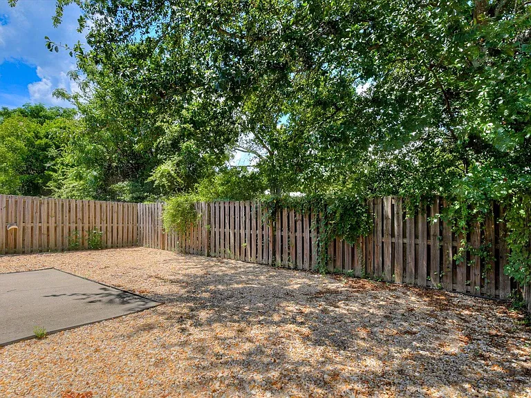 1239 Longpoint Dr — Photo 25