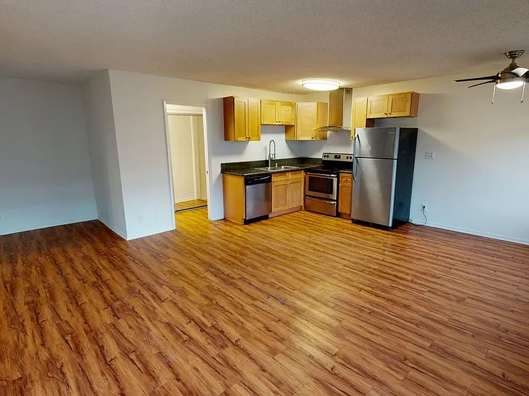 Wilshire Regency Apts. — Photo 7
