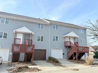 615 S McLean St, Bloomington, IL 61701