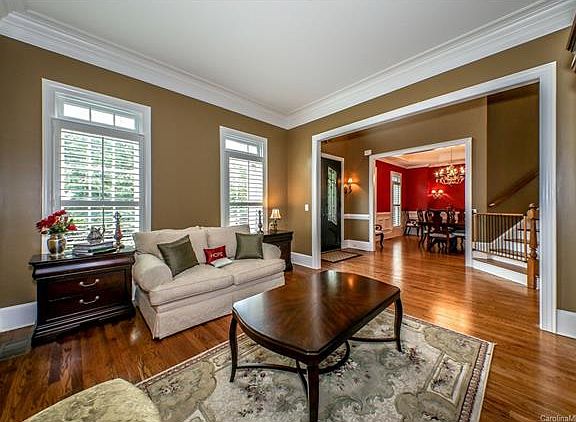 3rd image of 8033 Stonehaven Dr