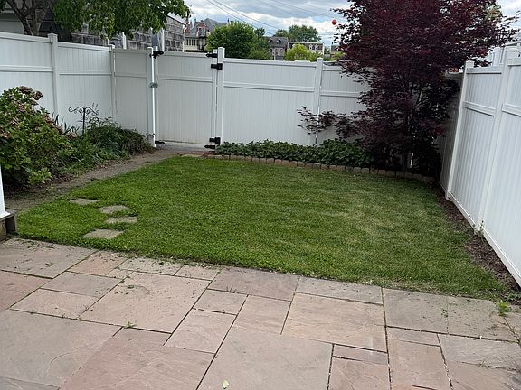 3rd image of 626 N Lime St APT 2