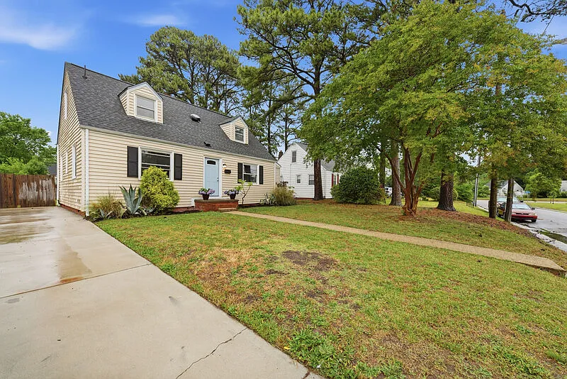 Building Photo - 8037 Crescent Rd