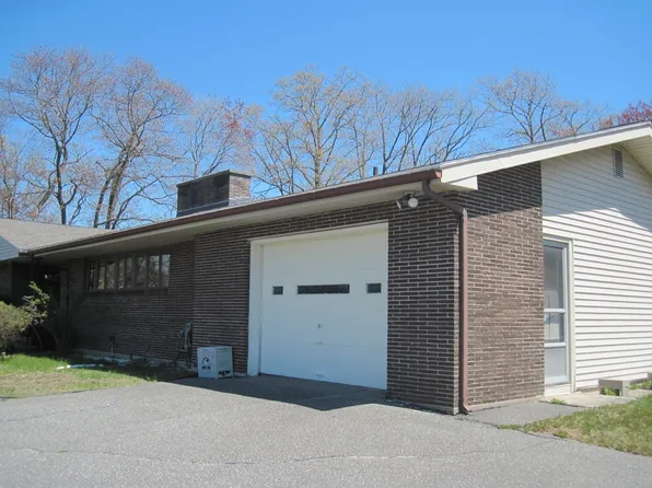 324 Hillside Rd, North Andover, MA 01845