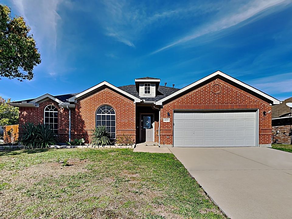 1st image of 4601 Fox Meadows Ln