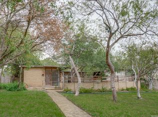 933 Eventide Dr, Terrell Hills, TX 78209