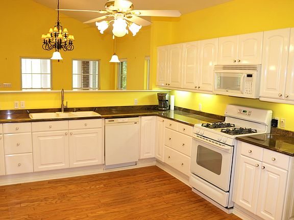 5th image of 404 W Canal Dr