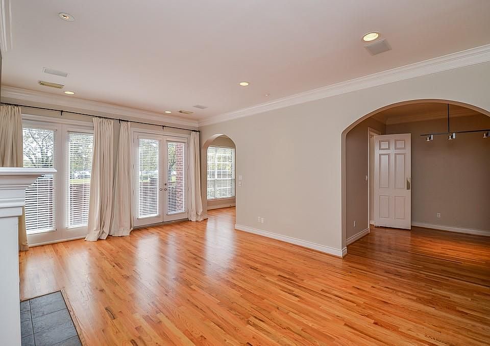 1st image of 1927 Woodbury St