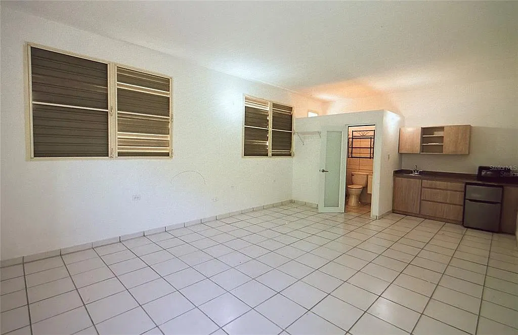 Studio, 1.0 bath, $850 — Photo 3