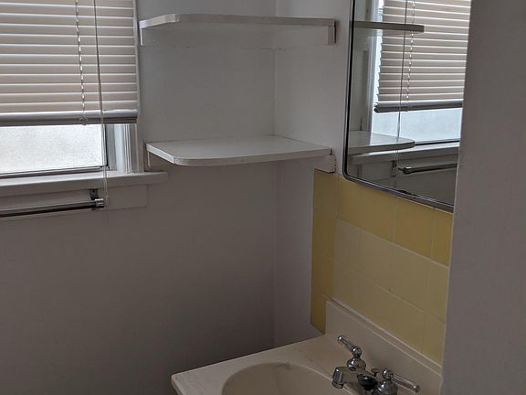 3rd image of 34 Granada Ave APT 1